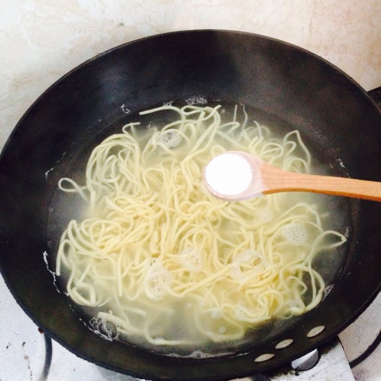 酱香肉丝炒面步骤11