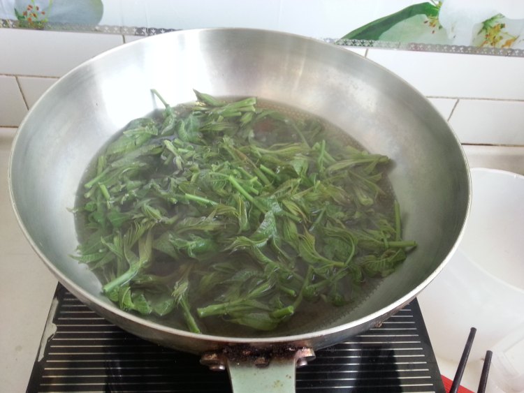香椿猪肉水饺步骤2