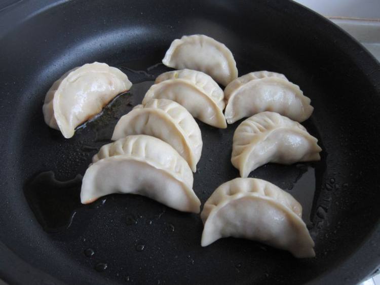 酸豇豆肉末煎饺步骤13
