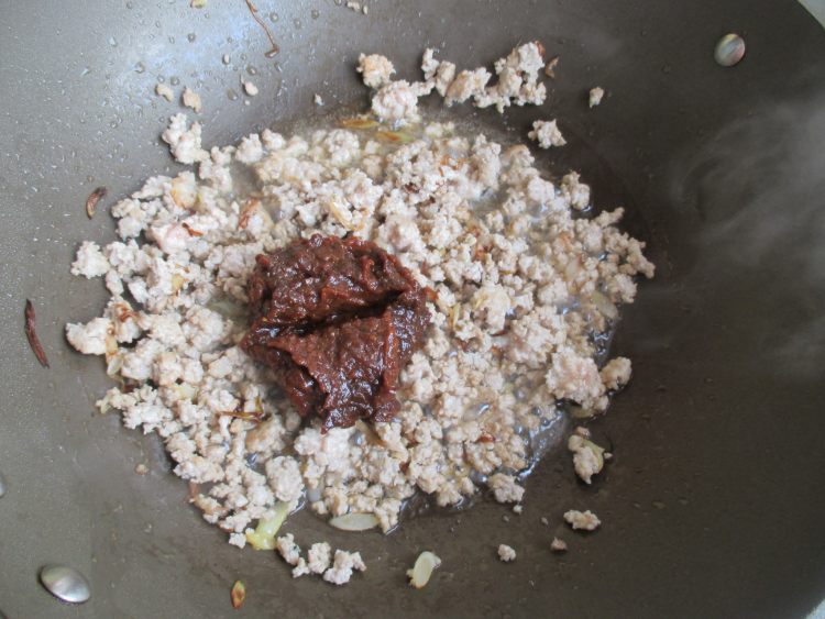 杭椒香菇肉酱步骤7