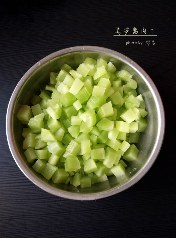【沙茶美食】莴笋酱肉步骤1