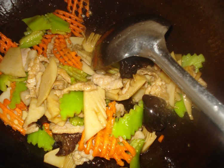 肉片炒冬笋步骤4