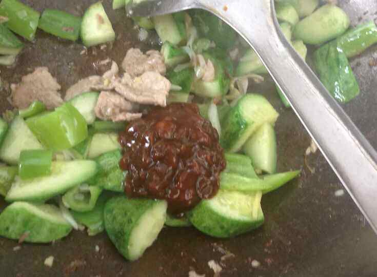 酱香辣炒黄瓜步骤4
