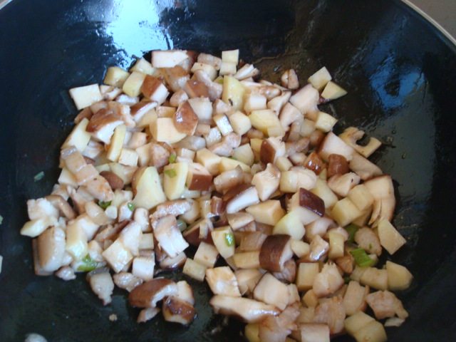 猪肉土豆粉汤步骤7