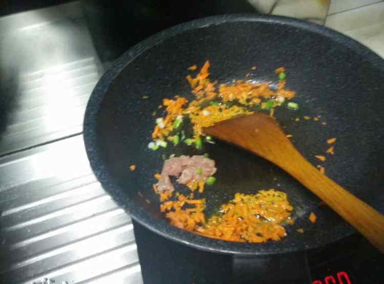 香菇胡萝卜肉末炒饭步骤7