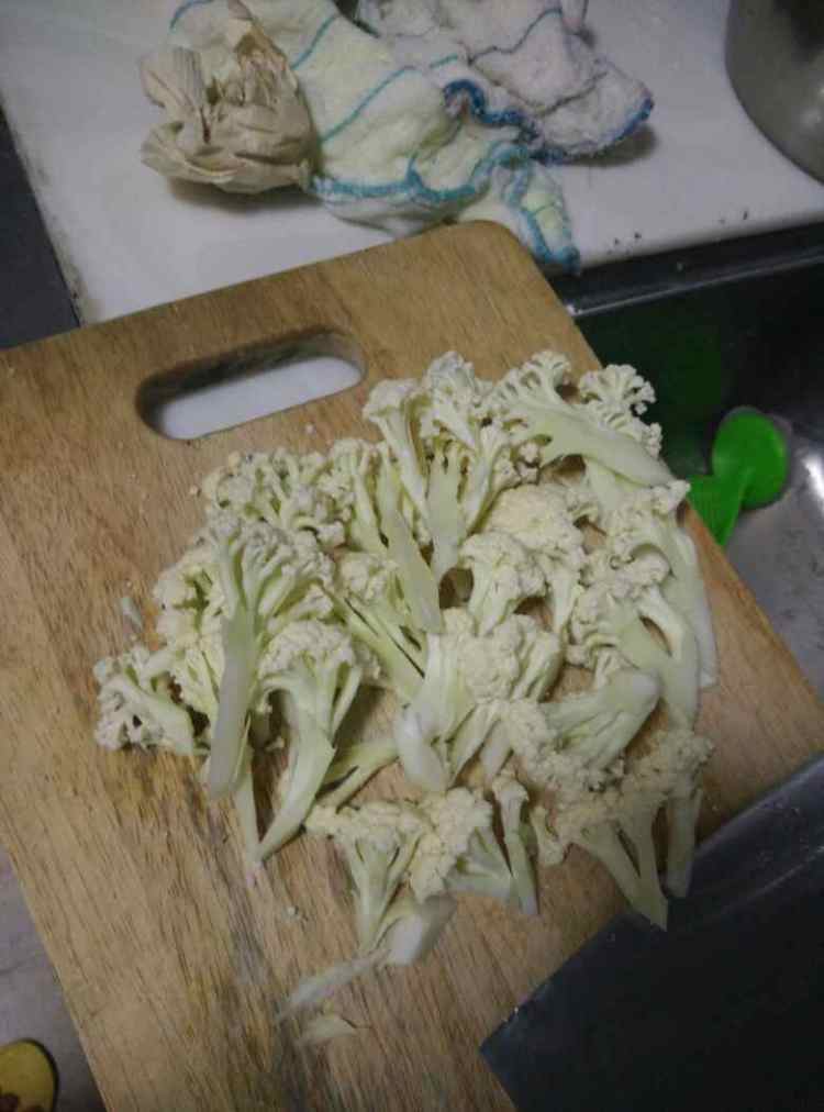 花菜胡萝卜炒肉片步骤3