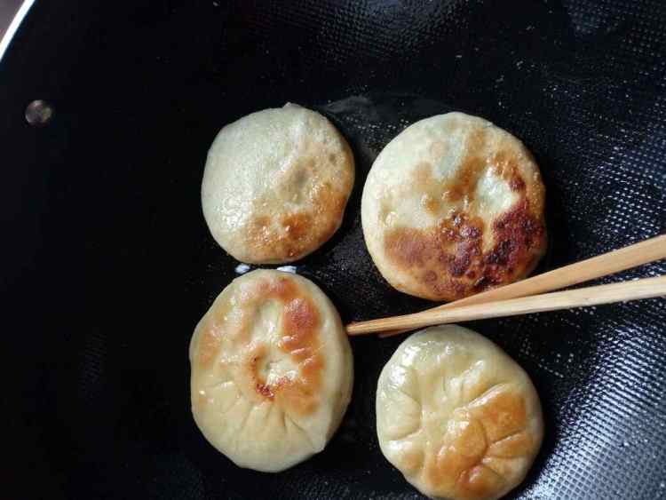 剩饺子馅馅饼步骤6