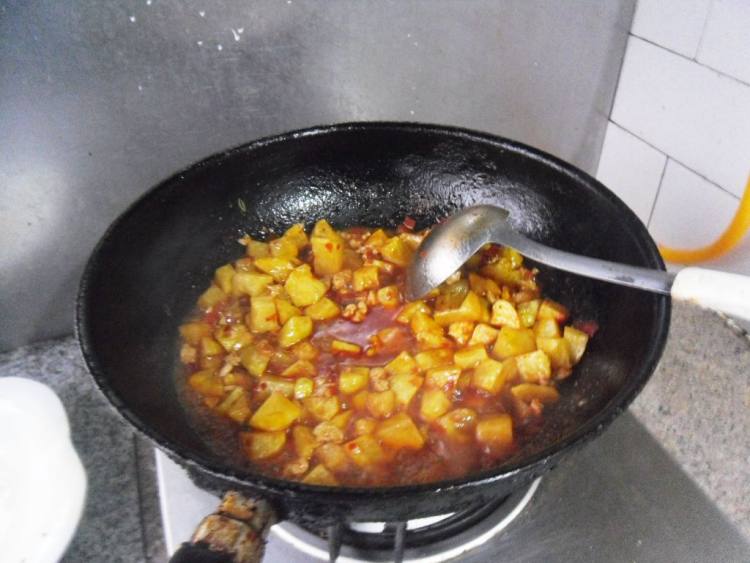 肉末土豆丁步骤10