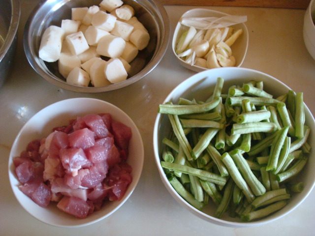 猪肉炖山药豆角步骤2