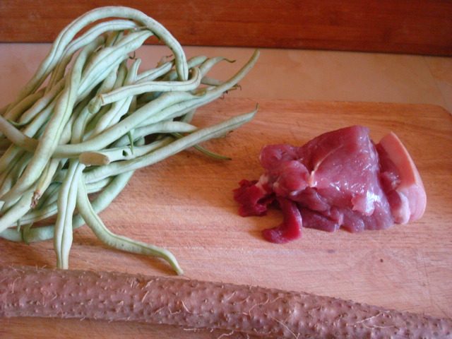猪肉炖山药豆角步骤1