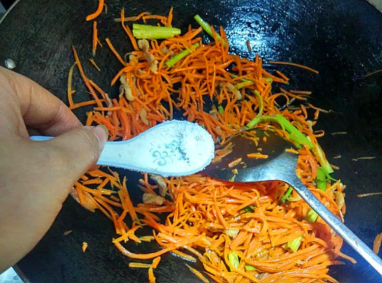 香芹胡萝卜丝步骤5