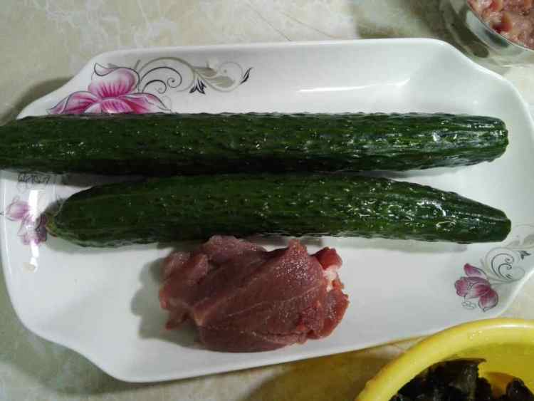 木耳肉片炒青瓜步骤1