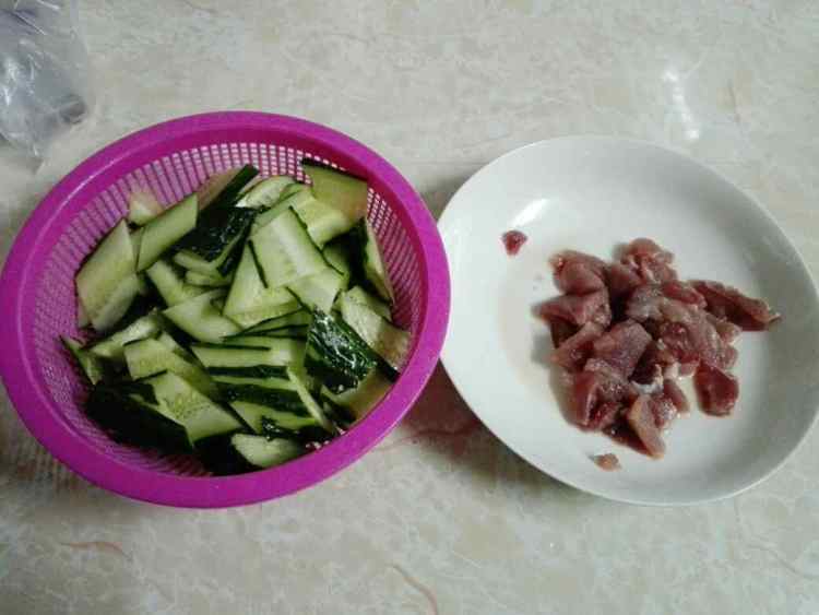 木耳肉片炒青瓜步骤3
