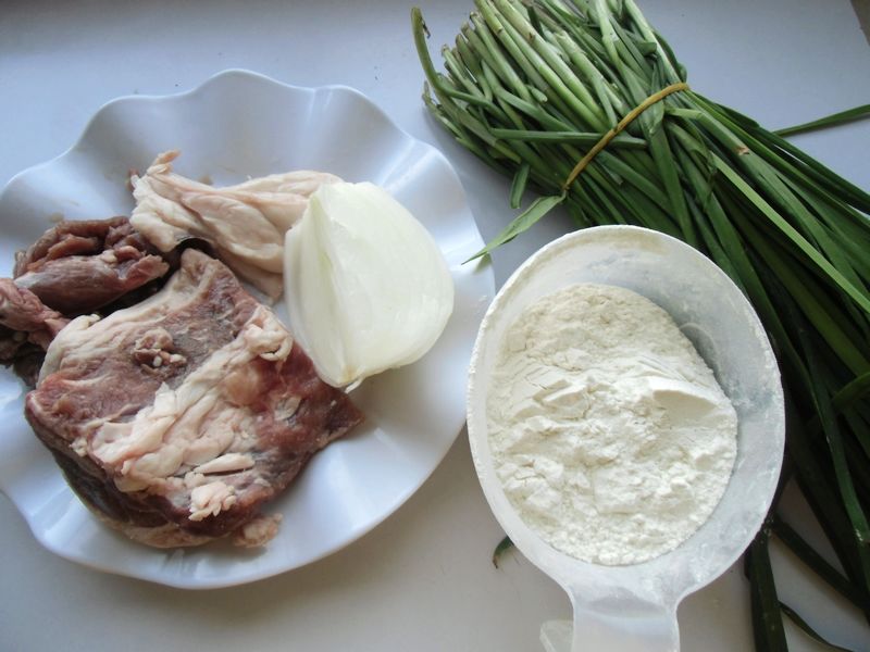 韭菜木耳羊肉饺子步骤1