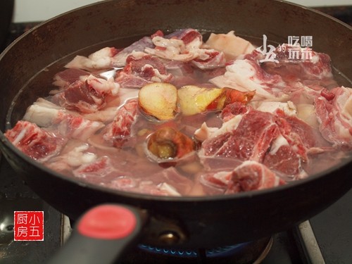 沙茶羊肉煲步骤2
