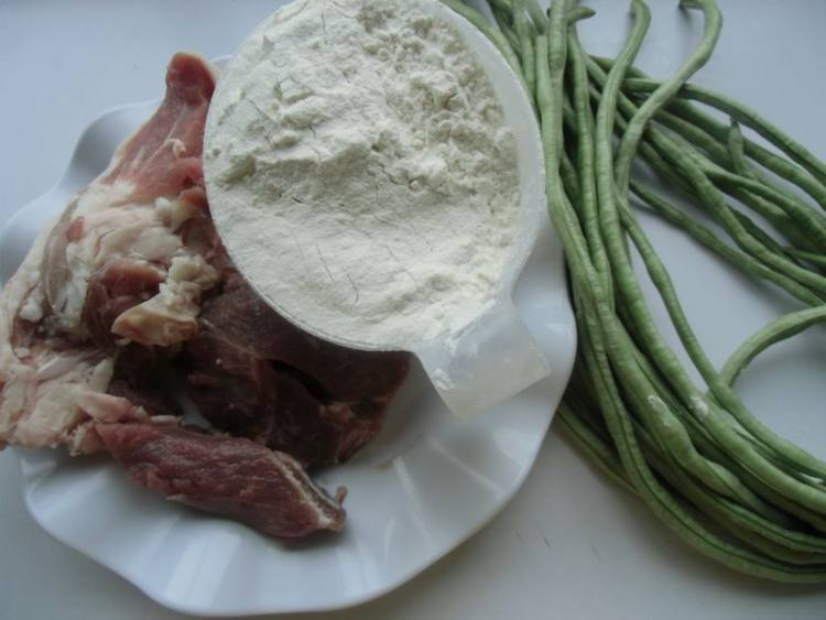 豇豆羊肉饺子#盛夏餐步骤1