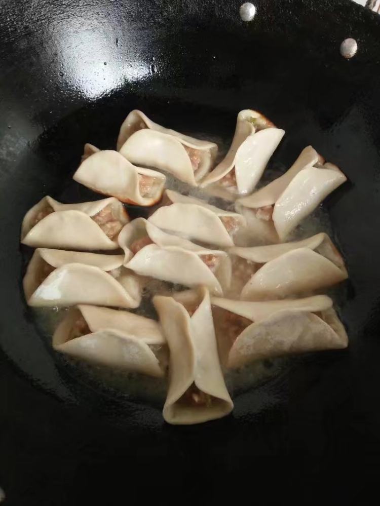 #盛夏餐桌#羊肉煎包步骤11