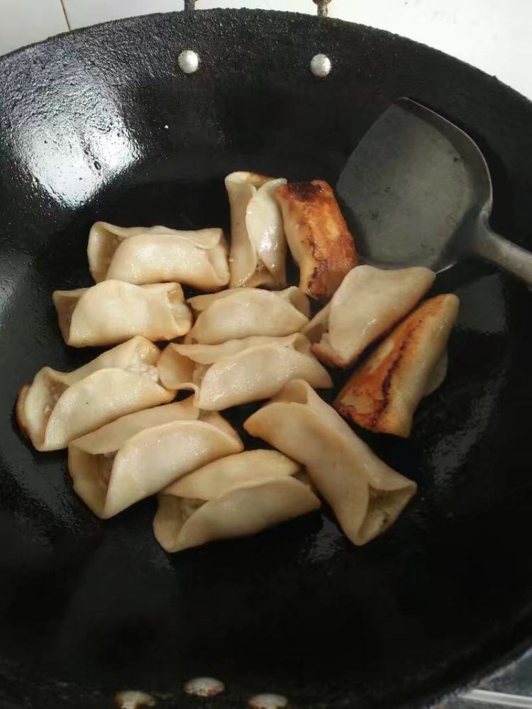 #盛夏餐桌#羊肉煎包步骤12