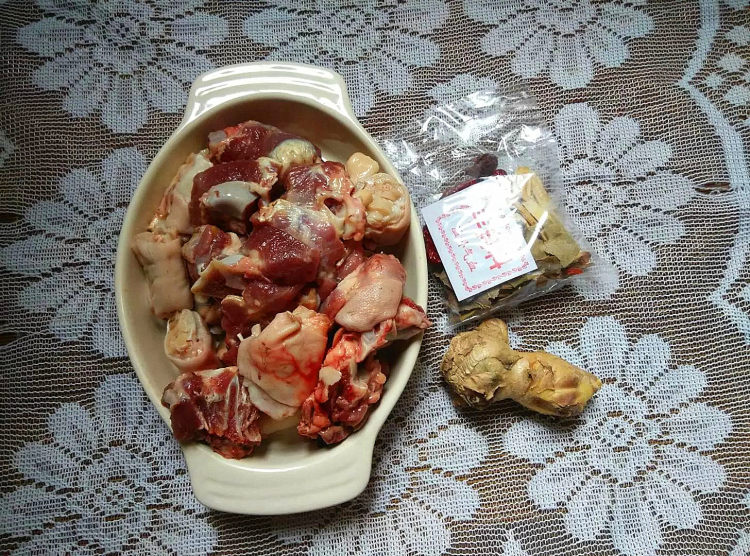 清补羊肉汤步骤1