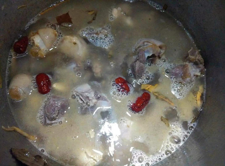 清补羊肉汤步骤5