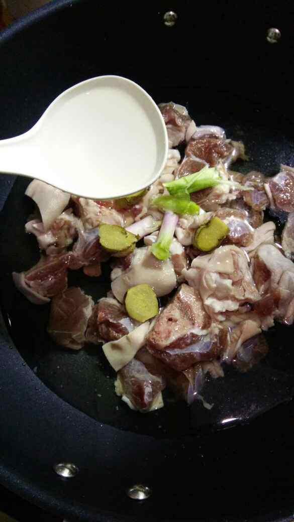 羊肉白萝卜汤步骤2