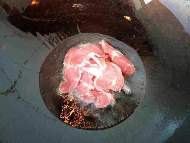 青椒炒羊肉#本味家乡步骤2