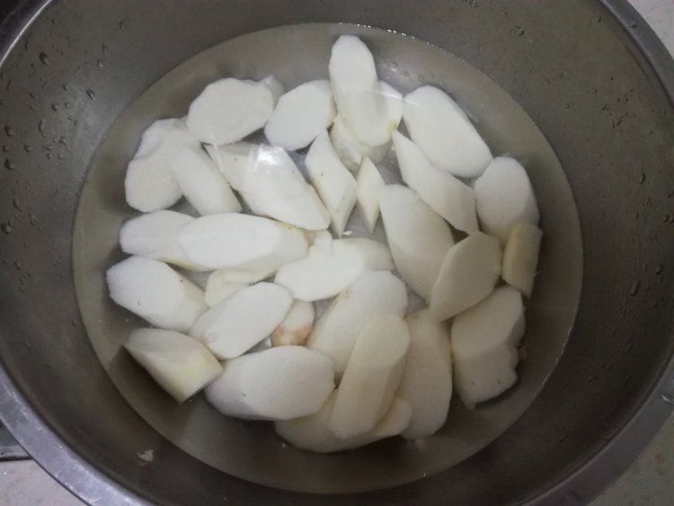羊肉炖山药步骤1