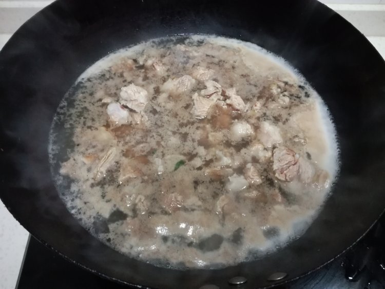 羊肉炖山药步骤3