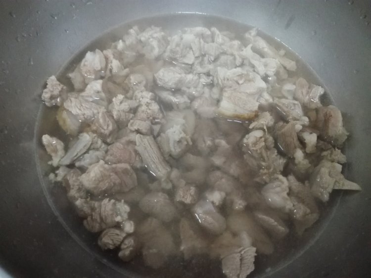 羊肉炖山药步骤4
