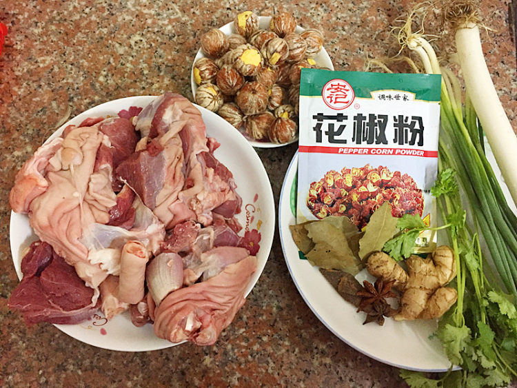 羊肉焖板栗步骤1