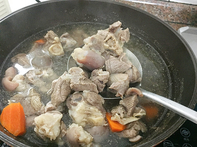羊肉焖板栗步骤3