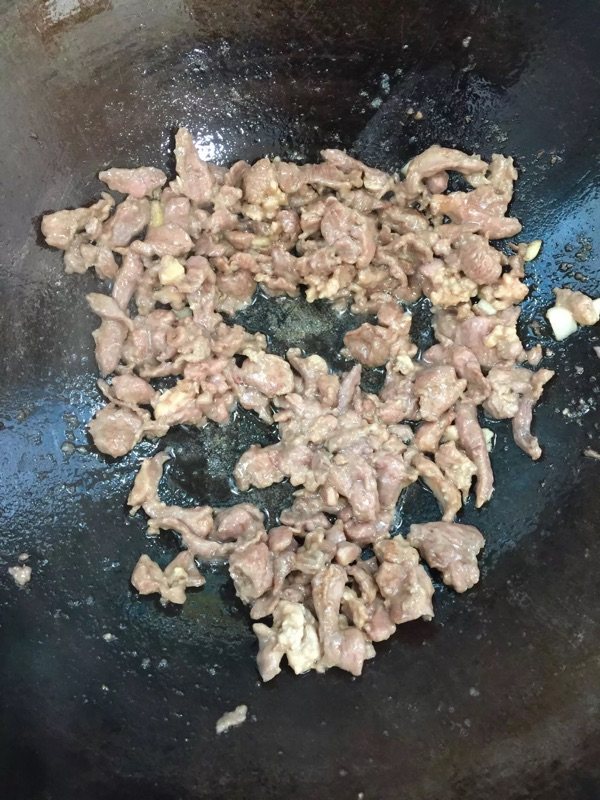 尖椒孜然爆羊肉步骤3