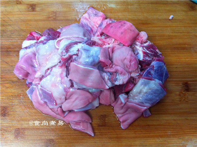 咖喱羊肉焖腐竹步骤2