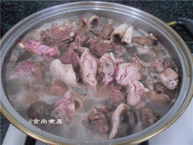 咖喱羊肉焖腐竹步骤4