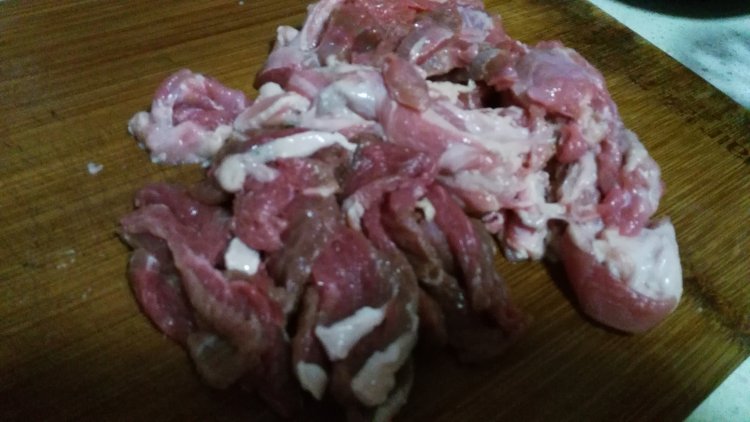 芫爆羊肉步骤1