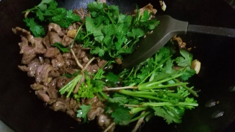 芫爆羊肉步骤7