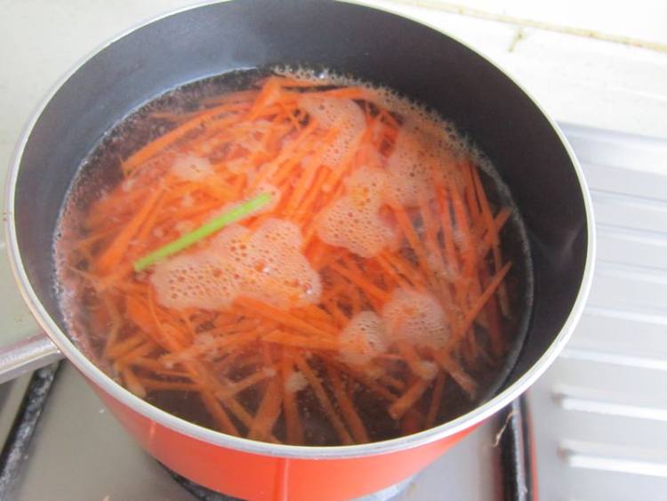 羊肉炸酱拉条子步骤3