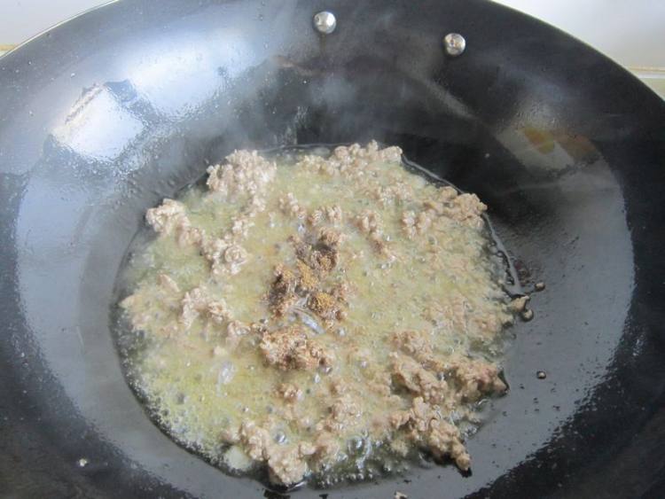 羊肉炸酱拉条子步骤7