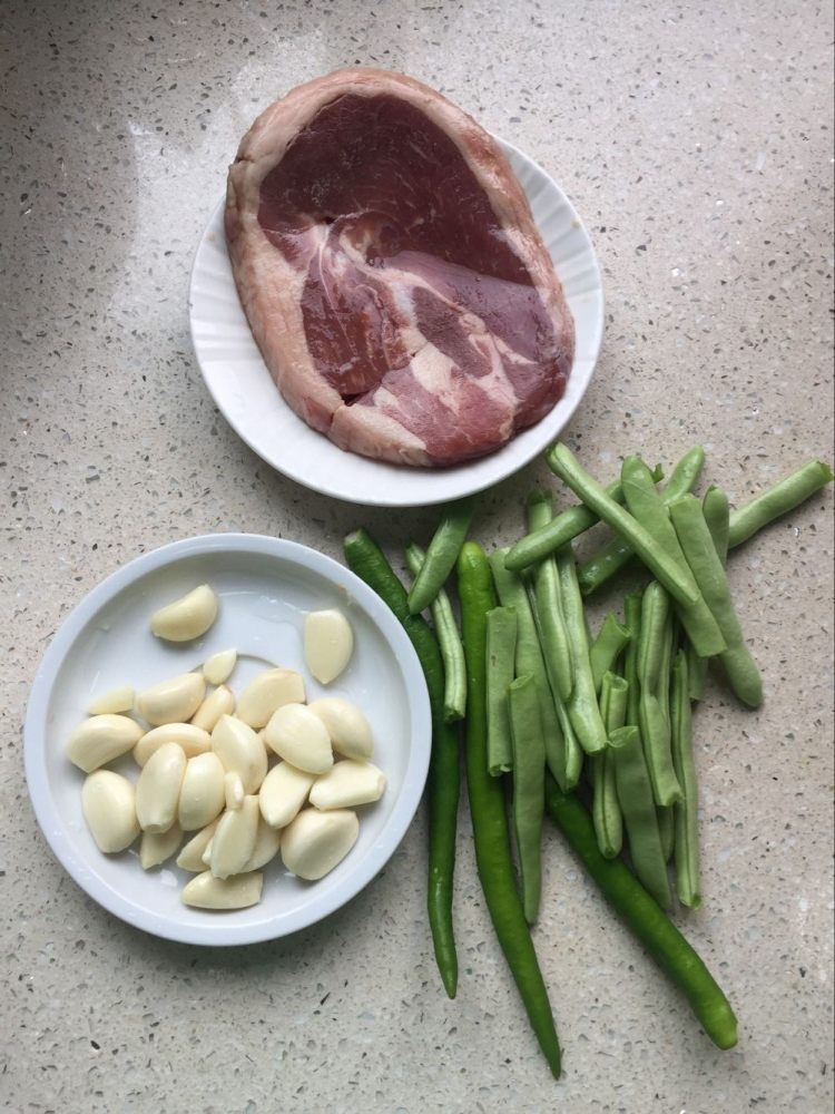 烤蒜粒羊肉步骤1