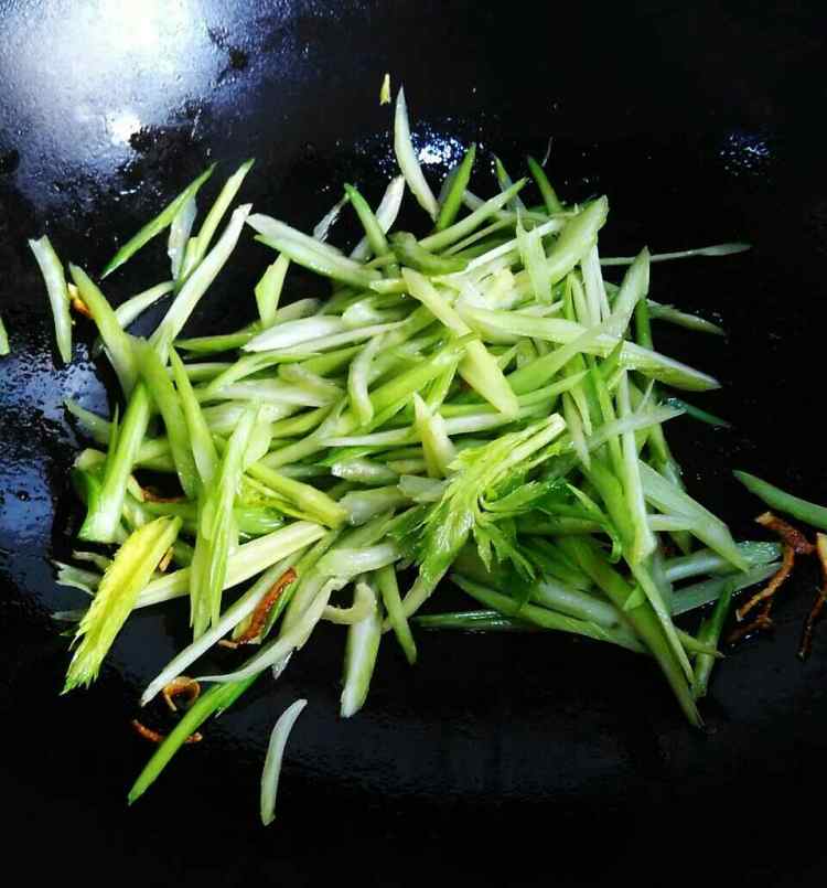 西芹炒羊肉步骤8