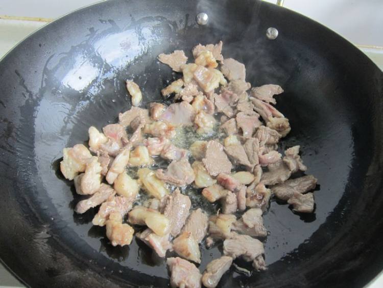 烤肉炒花卷步骤6