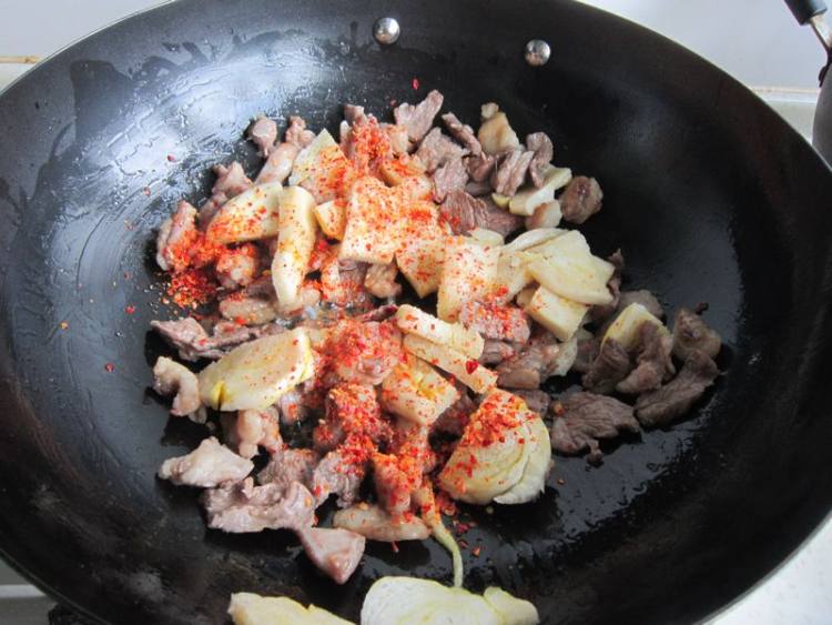 烤肉炒花卷步骤9