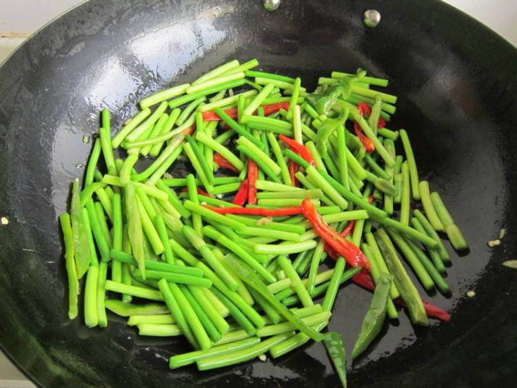 蒜薹炒羊肉步骤8
