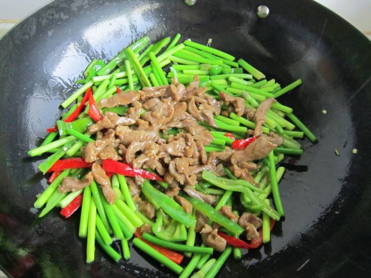 蒜薹炒羊肉步骤9