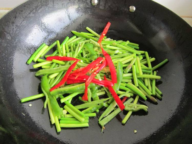 蒜薹炒羊肉步骤7