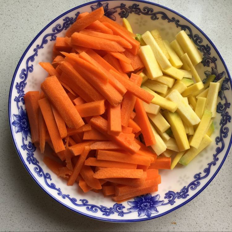 新疆羊肉抓饭步骤3