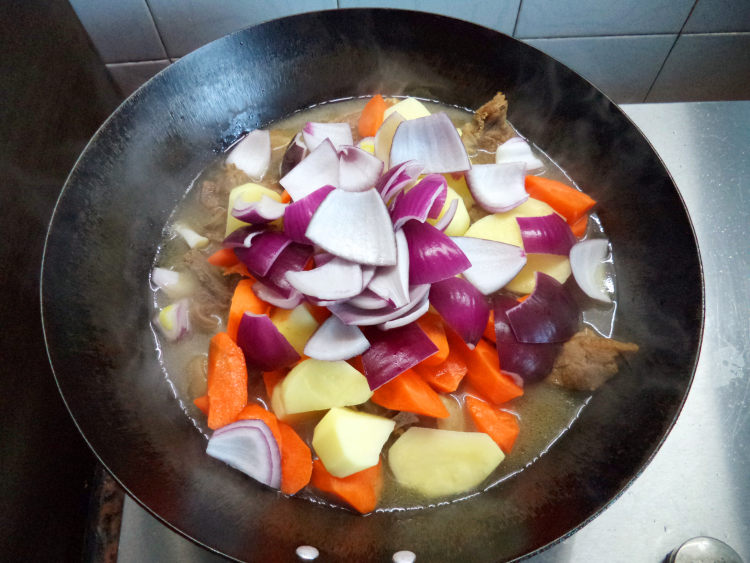 羊肉焖土豆步骤6