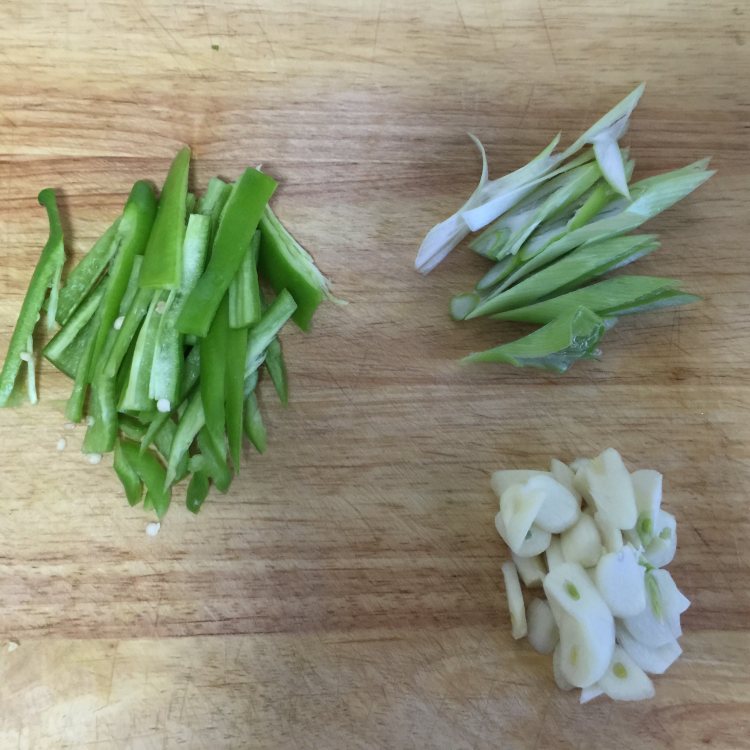 韭菜豆芽炒粉条步骤4
