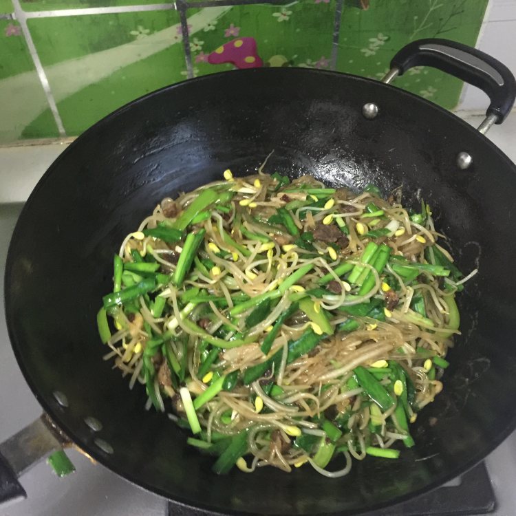 韭菜豆芽炒粉条步骤9