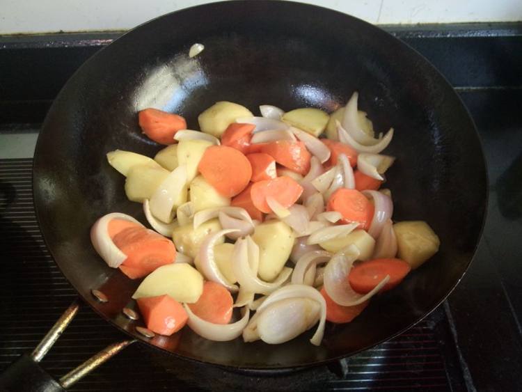 咖喱羊肉煲步骤6